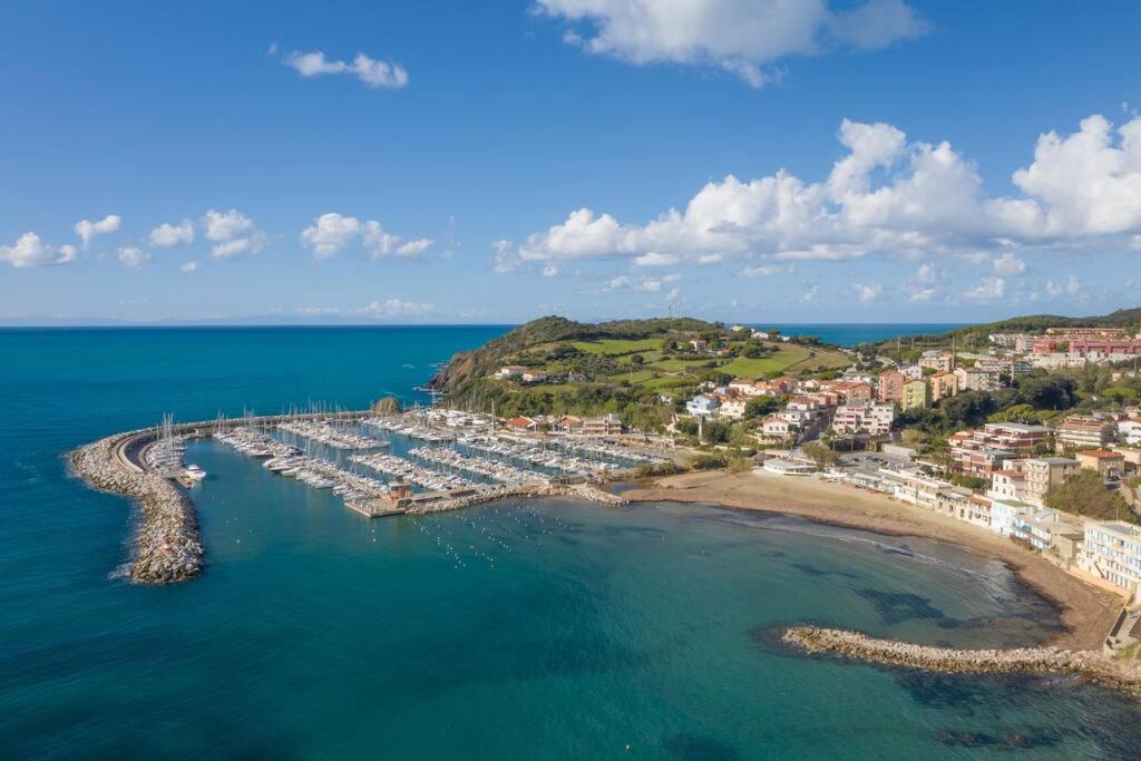 Appartamento Sirena A 2 Passi Dal Mare ปีออมบีโน ภายนอก รูปภาพ